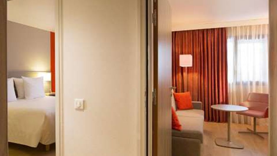 Hotel Oceania Paris Roissy CDG Lobby