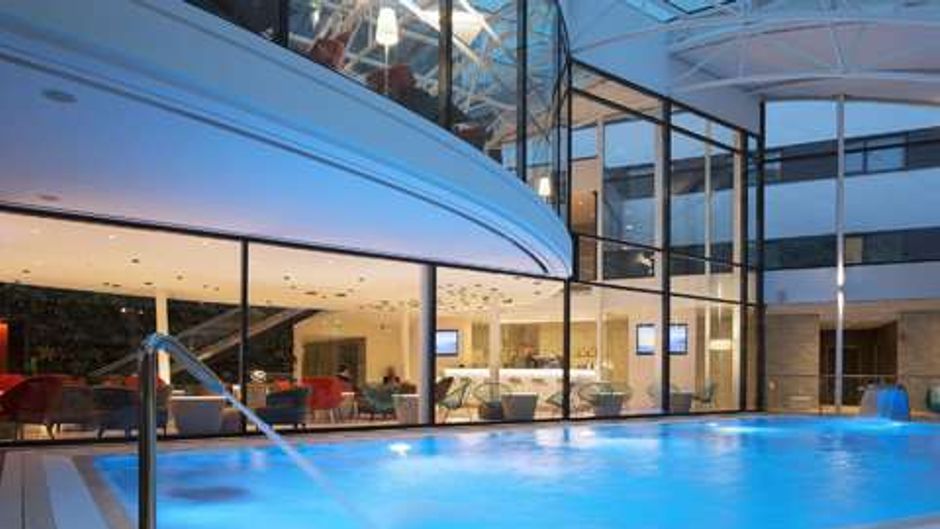Hotel Oceania Paris Roissy CDG Pool