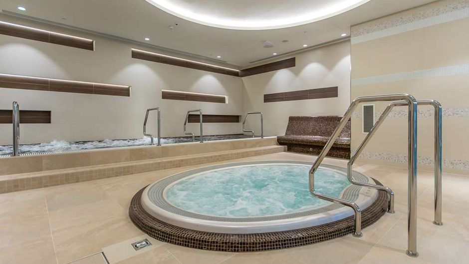 Radisson Blu Hotel & Residence Pool