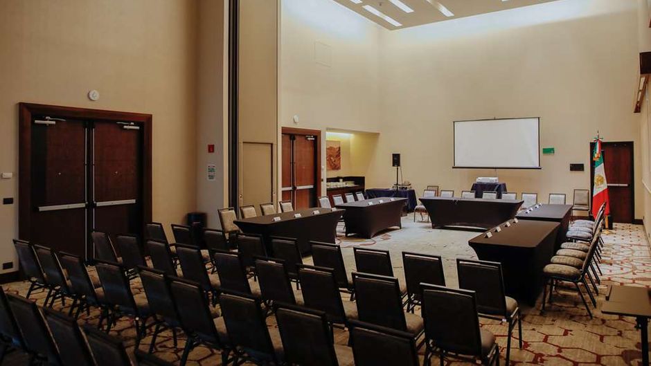 DoubleTree by Hilton Celaya Meeting