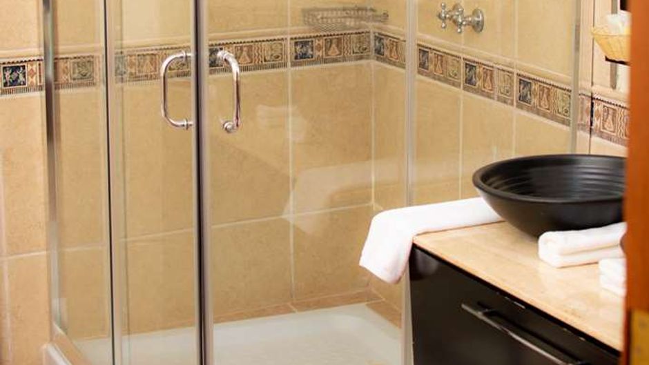 Naura Springs Hotel Suite