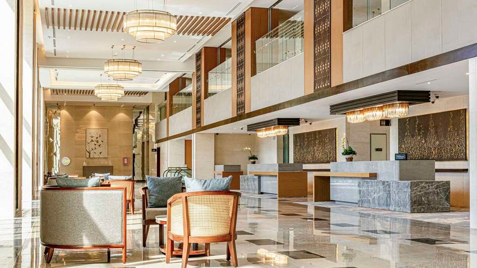 Hilton Clark Sun Valley Resort Lobby