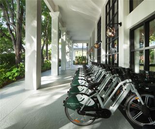 Baker's Cay Resort, Curio Coll