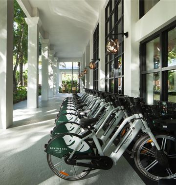 Baker's Cay Resort, Curio Coll