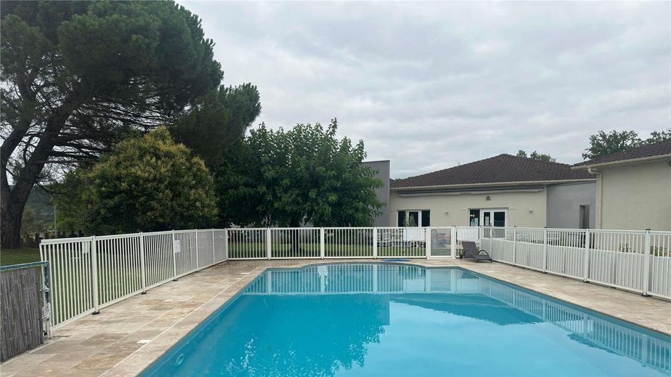 Ibis Cahors Pool