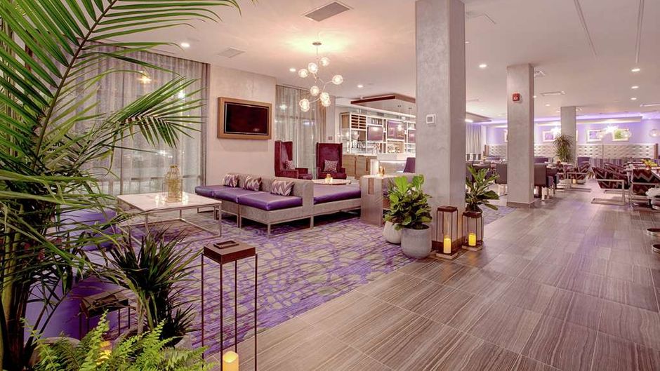 Hilton Garden Inn Brampton West Lobby
