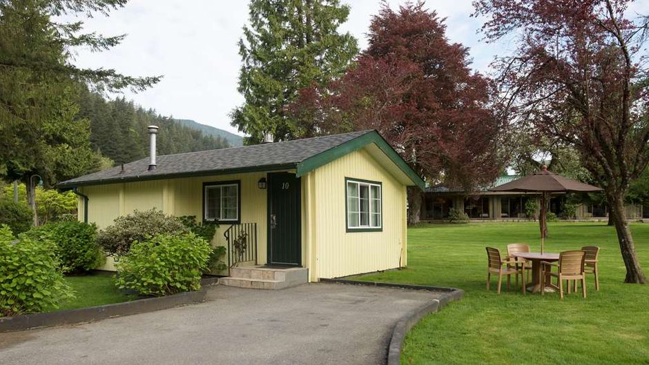 Harrison Hot Springs Resort & Spa Suite