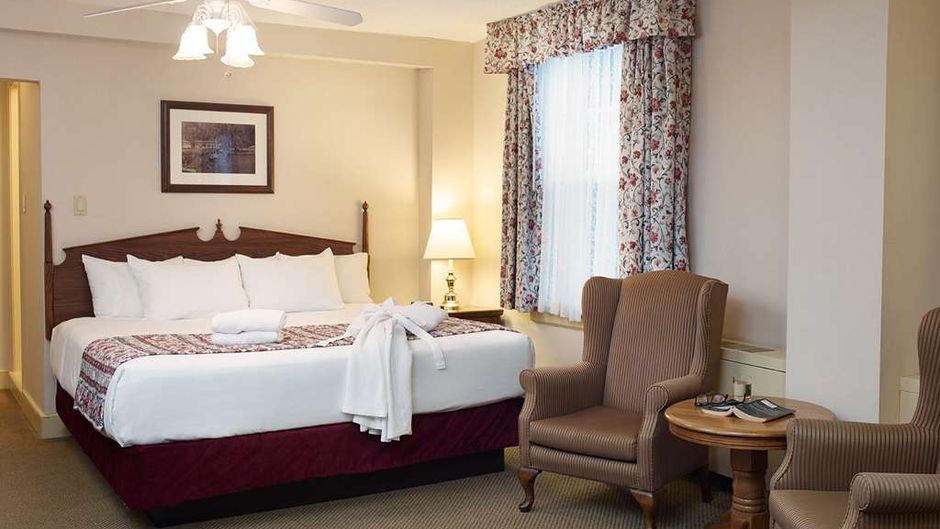Harrison Hot Springs Resort & Spa Room