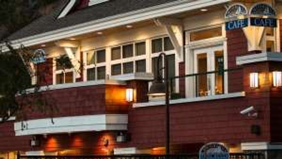 Poets Cove Resort & Spa Exterior