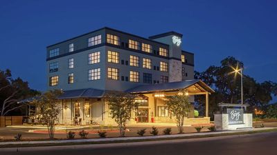 The Bevy Boerne a DoubleTree Hotel