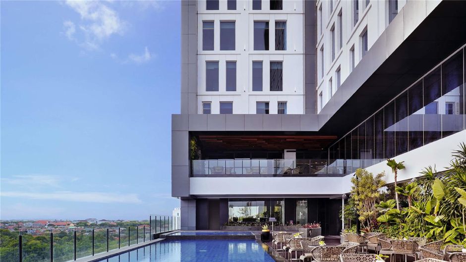 Movenpick Surabaya City Pool