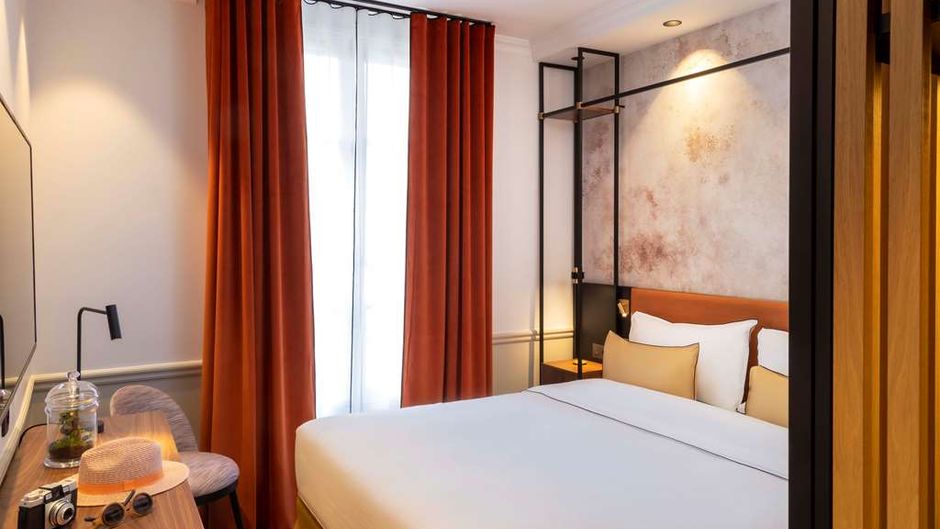Victoria Palace Hotel Room