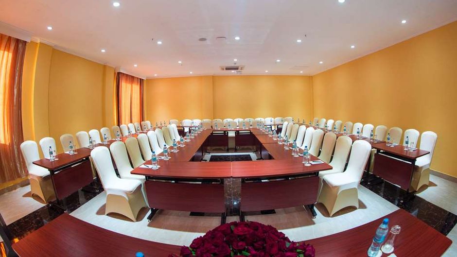 Tiffany Diamond Hotel Makunganya Meeting