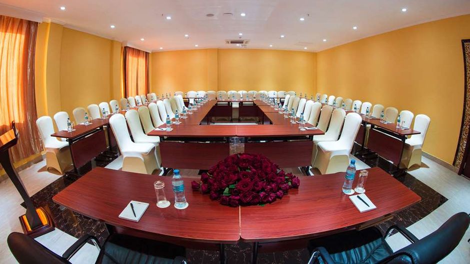 Tiffany Diamond Hotel Makunganya Meeting