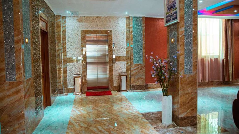 Tiffany Diamond Hotel Makunganya Lobby