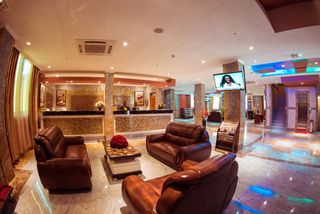Tiffany Diamond Hotel Makunganya