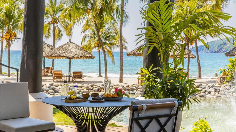 Thompson Zihuatanejo Room