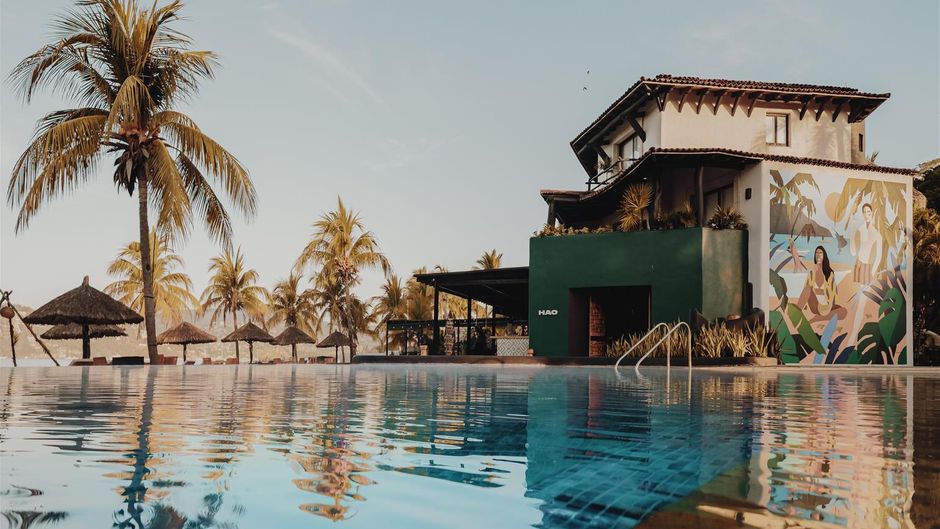 Thompson Zihuatanejo Pool