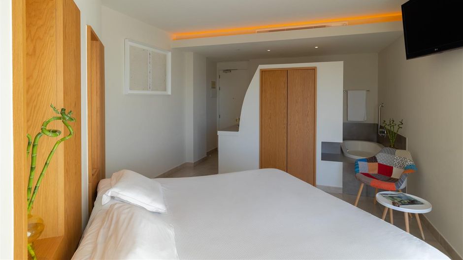 Higueron Hotel, Curio Collection Other