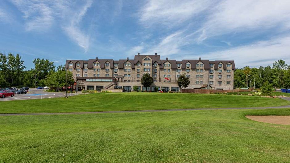 DoubleTree by Hilton Quebec Exterior