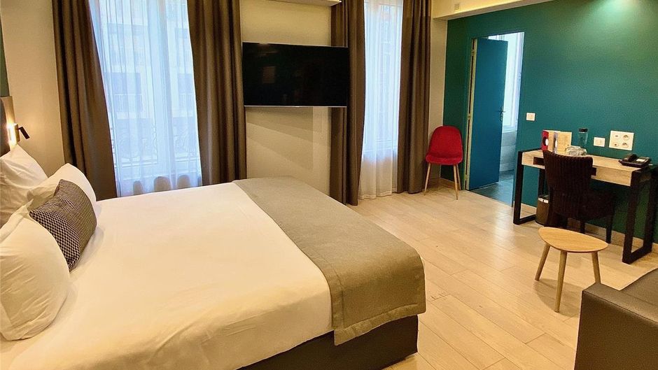 Grand Hotel Clichy Room