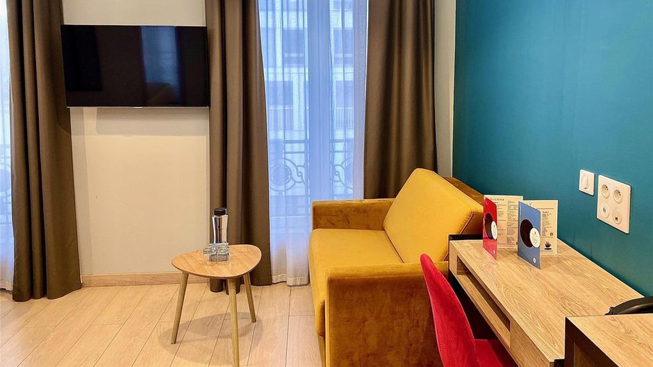 Grand Hotel Clichy Room