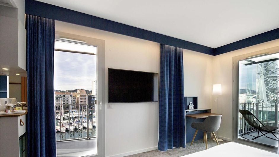 Mercure Toulon La Seyne Room