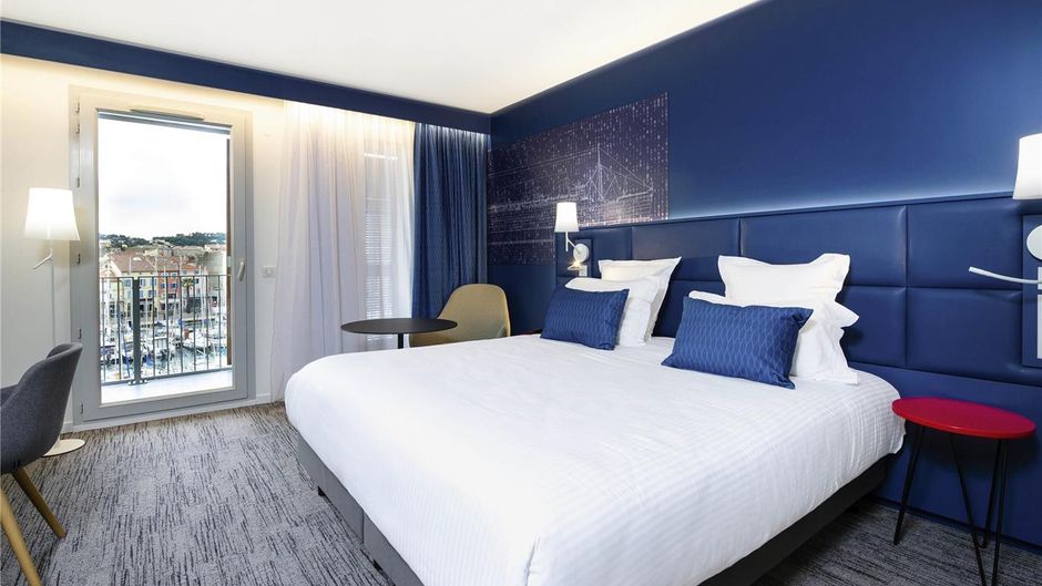 Mercure Toulon La Seyne Room
