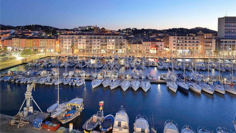 Mercure Toulon La Seyne Room