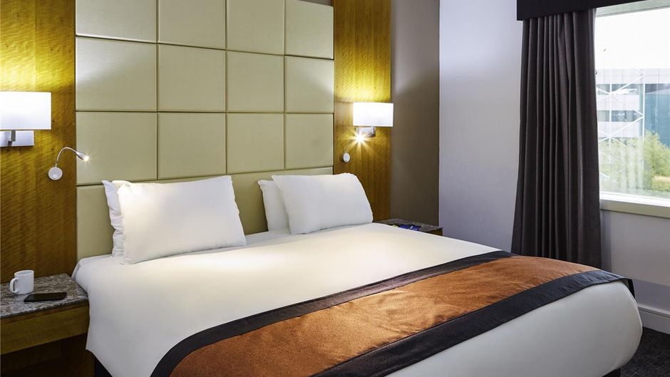 Mercure St Helens Hotel Room