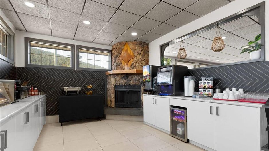 Travelodge by Wyndham Blairmore Other