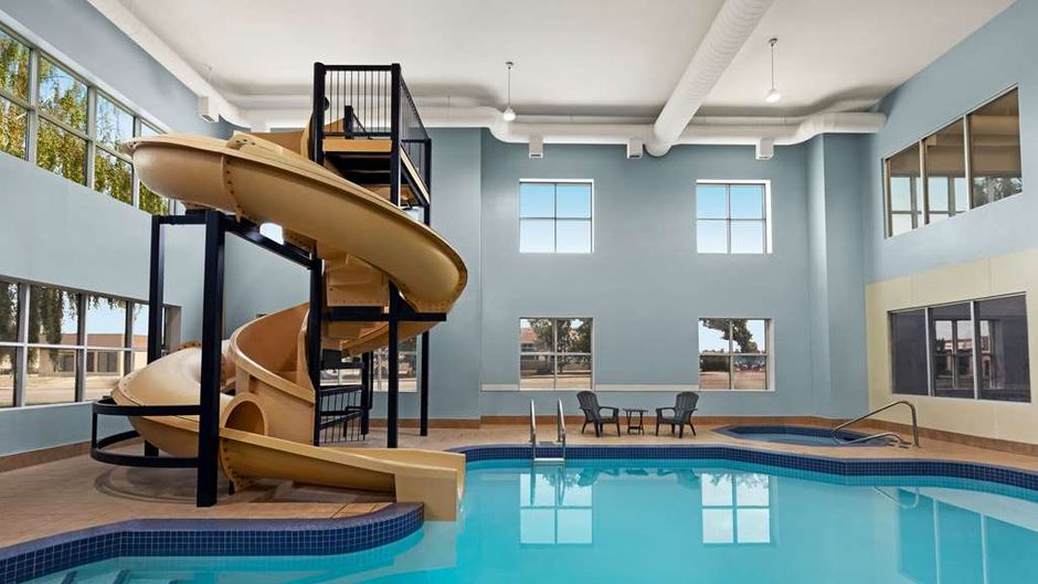 Wingate by Wyndham Lethbridge Pool