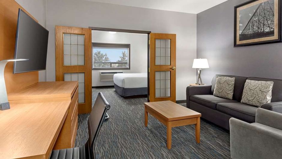 Wingate by Wyndham Lethbridge Suite