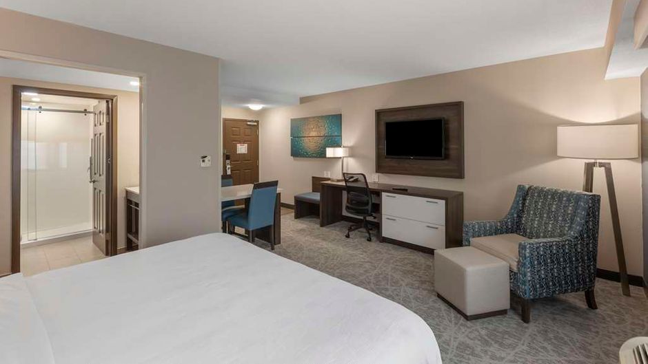 Executive Residency by BW Toronto Room