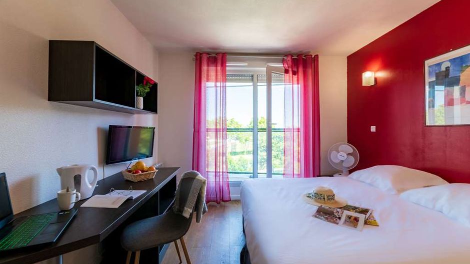Cerise Valence Room