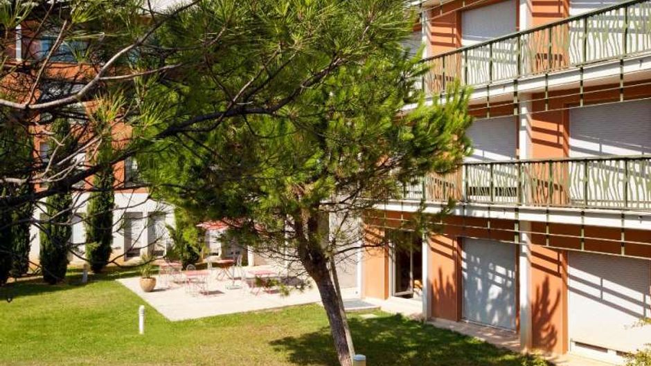 Cerise Valence Exterior