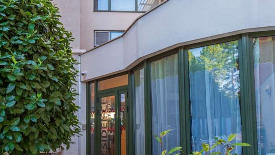 Cerise Valence Exterior