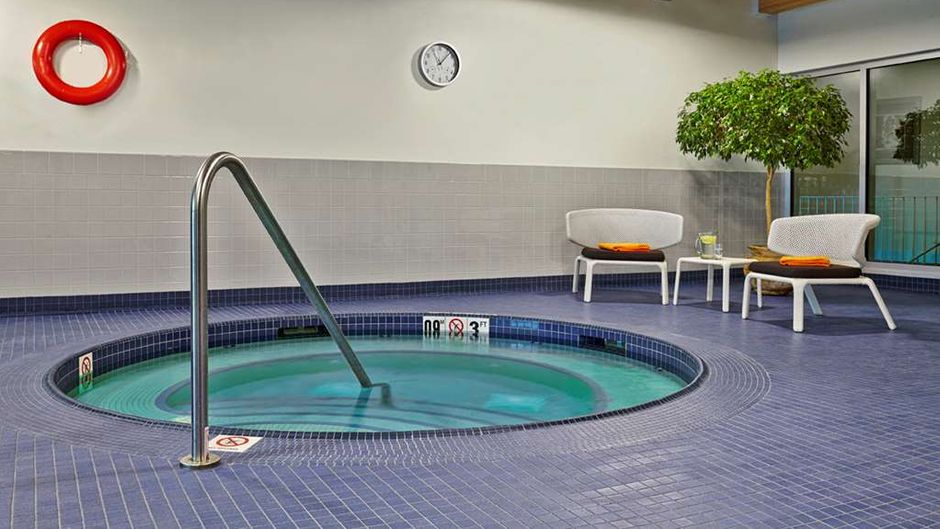 Red Deer Resort & Casino Pool