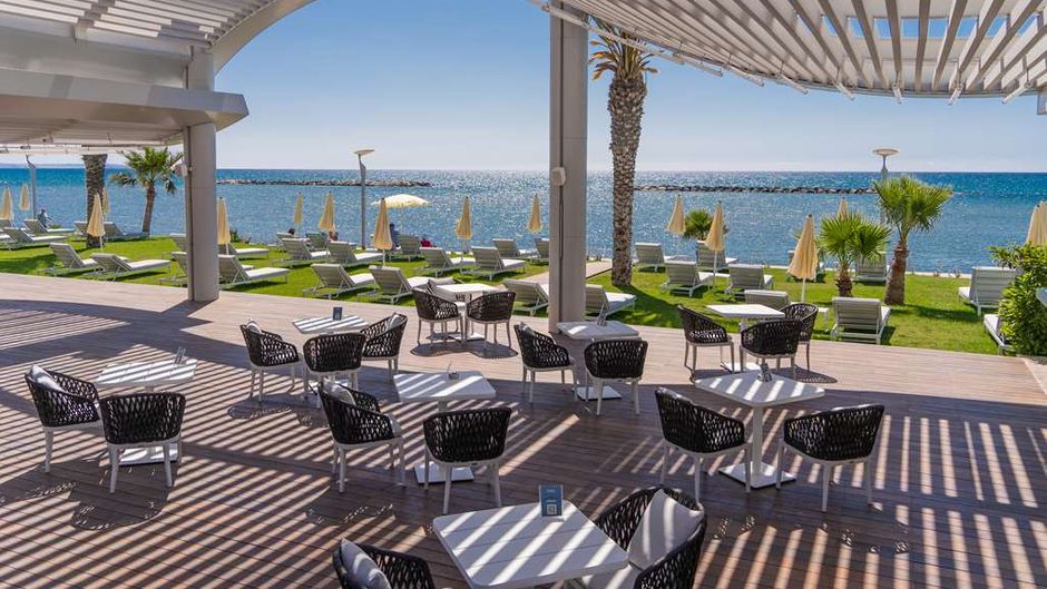 Radisson Beach Resort Larnaca Pool