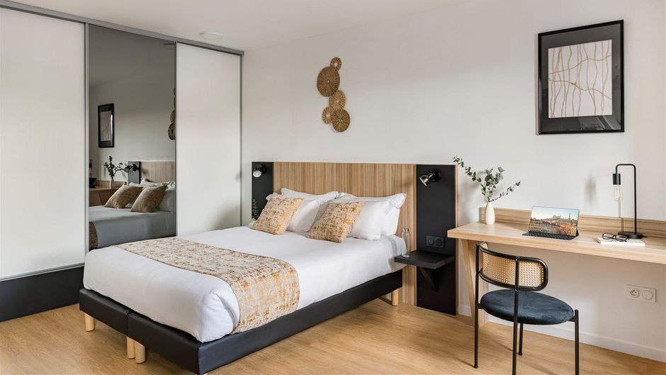 Q7 Lodge Room