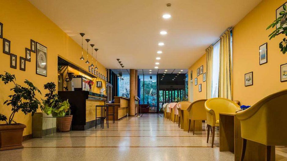 Hotel Terme Castel San Pietro Lobby