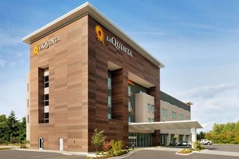 La Quinta Inn & Suites by Wyndham