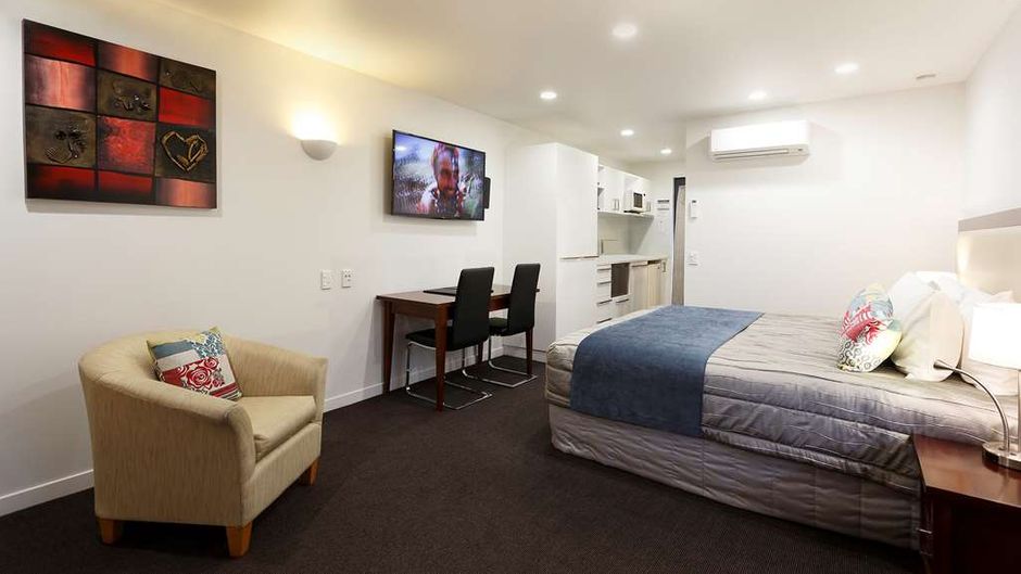Delorenzo's Studio Apartments Room