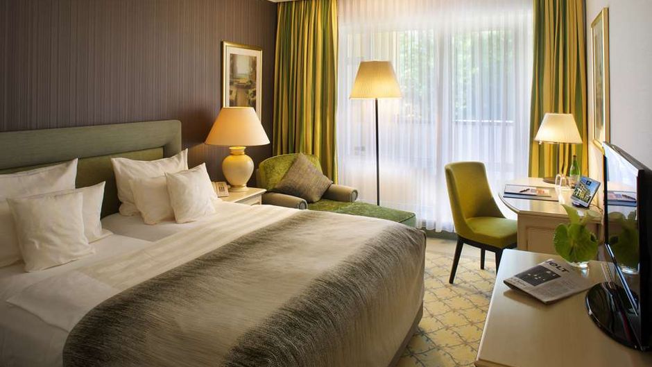 Steigenberger Hotel Der Sonnenhof Room