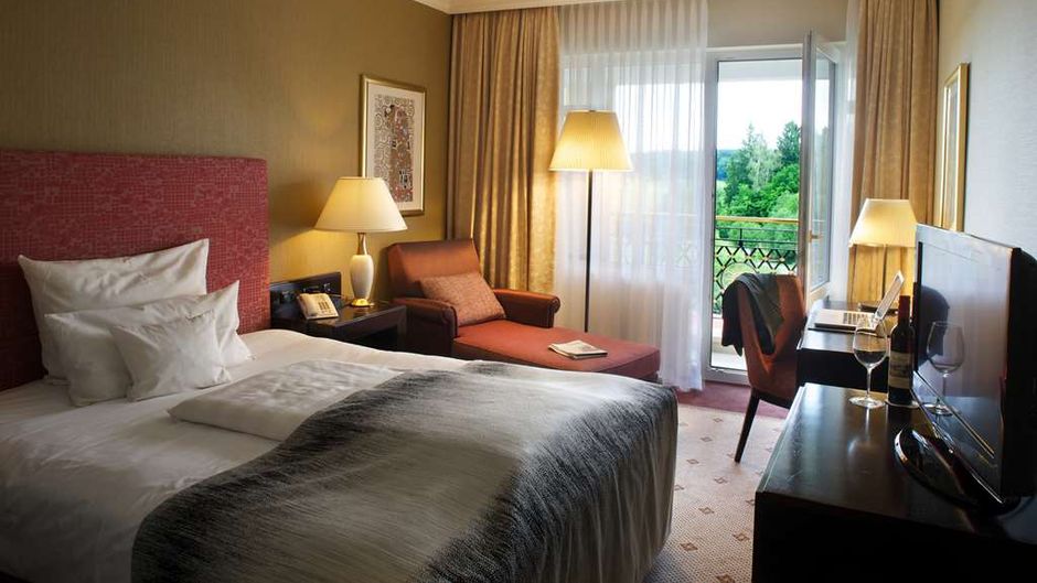 Steigenberger Hotel Der Sonnenhof Room
