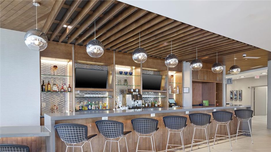 DoubleTree by Hilton Edmonton Downtown Restaurant