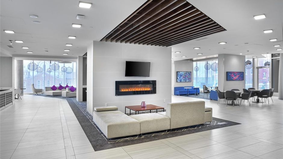 DoubleTree by Hilton Edmonton Downtown Lobby