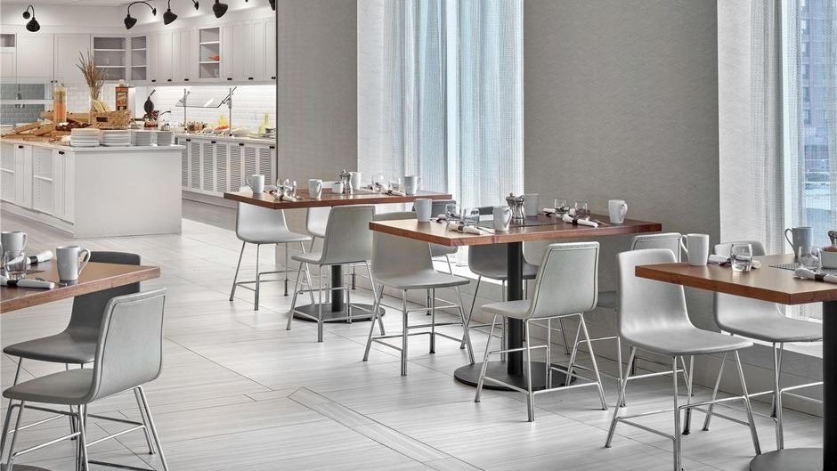 DoubleTree by Hilton Edmonton Downtown Restaurant