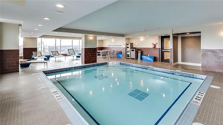 DoubleTree by Hilton Edmonton Downtown Pool