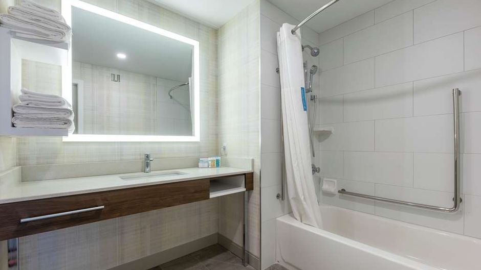 Hampton Inn & Suites Charlottetown Room